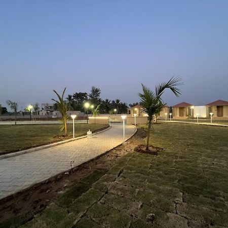 Shree Jalaram Resort Kodāe Dış mekan fotoğraf