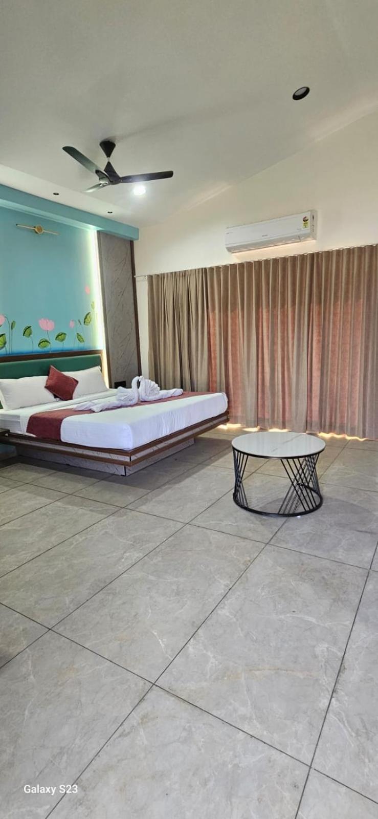Shree Jalaram Resort Kodāe Dış mekan fotoğraf