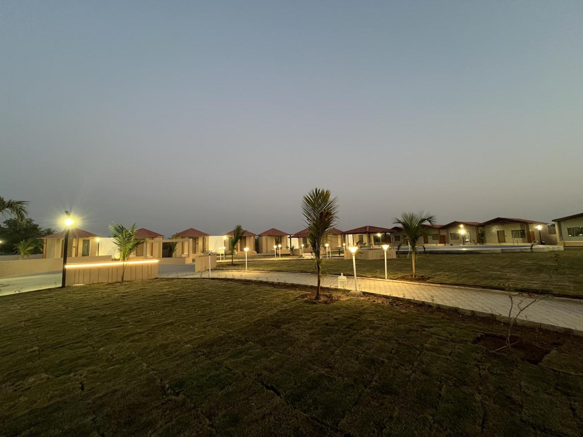 Shree Jalaram Resort Kodāe Dış mekan fotoğraf