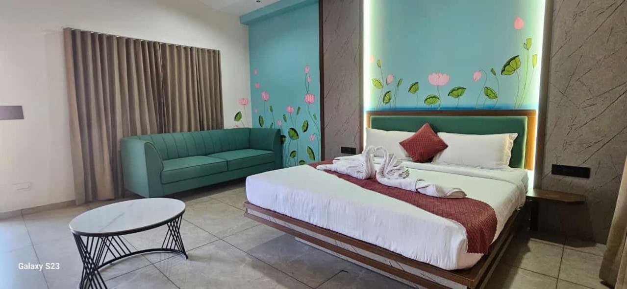 Shree Jalaram Resort Kodāe Dış mekan fotoğraf