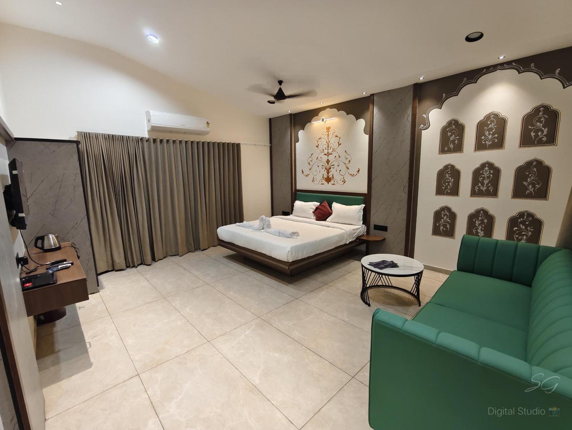 Shree Jalaram Resort Kodāe Dış mekan fotoğraf
