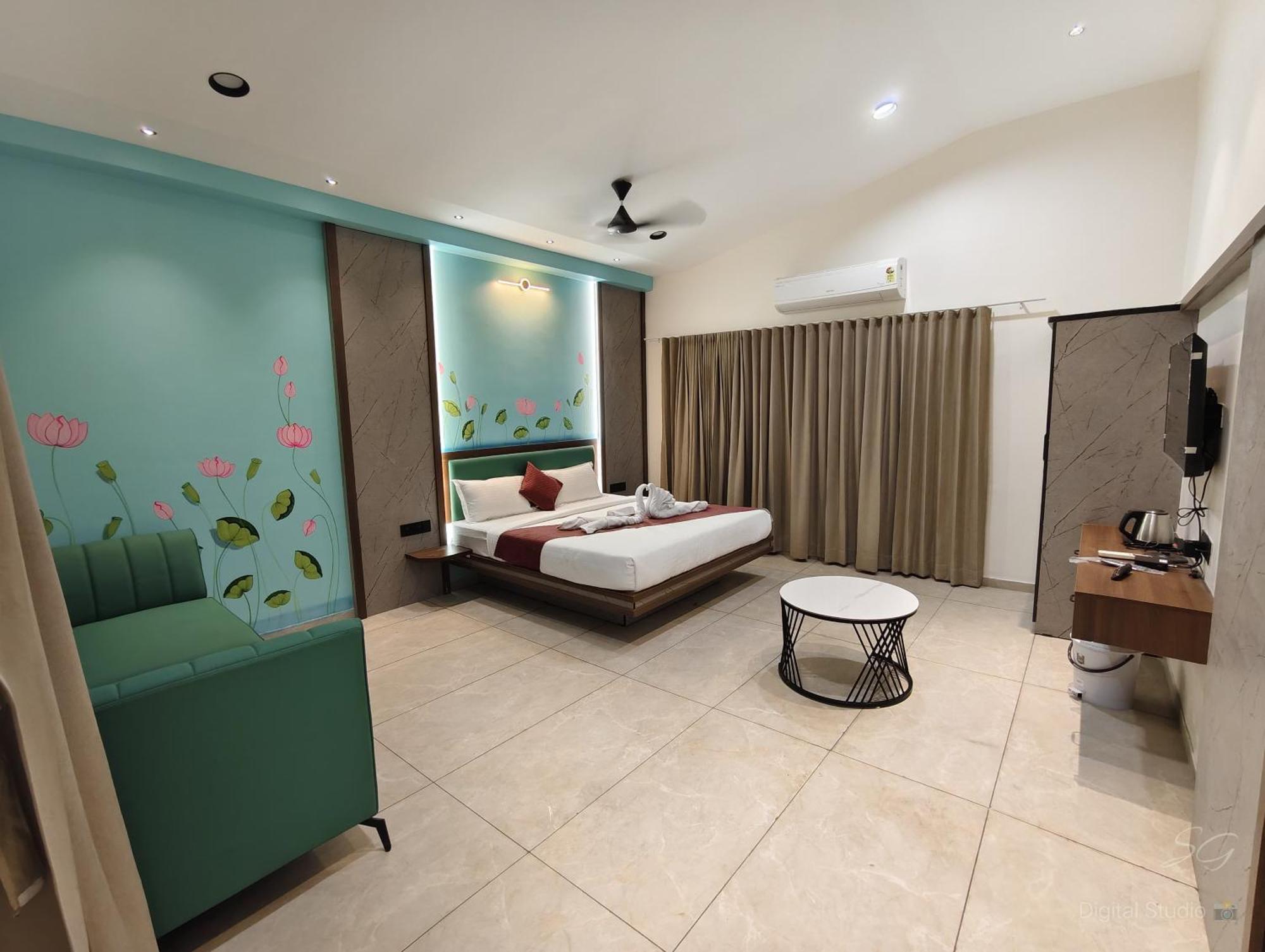 Shree Jalaram Resort Kodāe Dış mekan fotoğraf